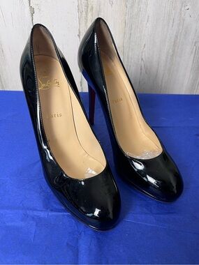 Christian Louboutin Black Patent Leather Round-Toe Pumps with Red Sole 40